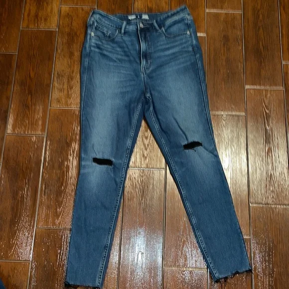 Extra High-Waisted Rockstar 360° Stretch Super Skinny Ripped Ankle Jeans - Picture 1 of 7